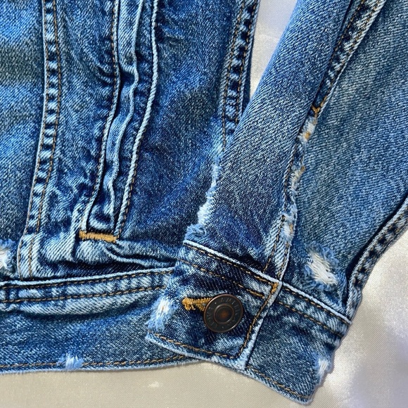 American Eagle Hooded Classic Distressed Denim Jean Jacket Built In Gray Hood - Picture 13 of 16